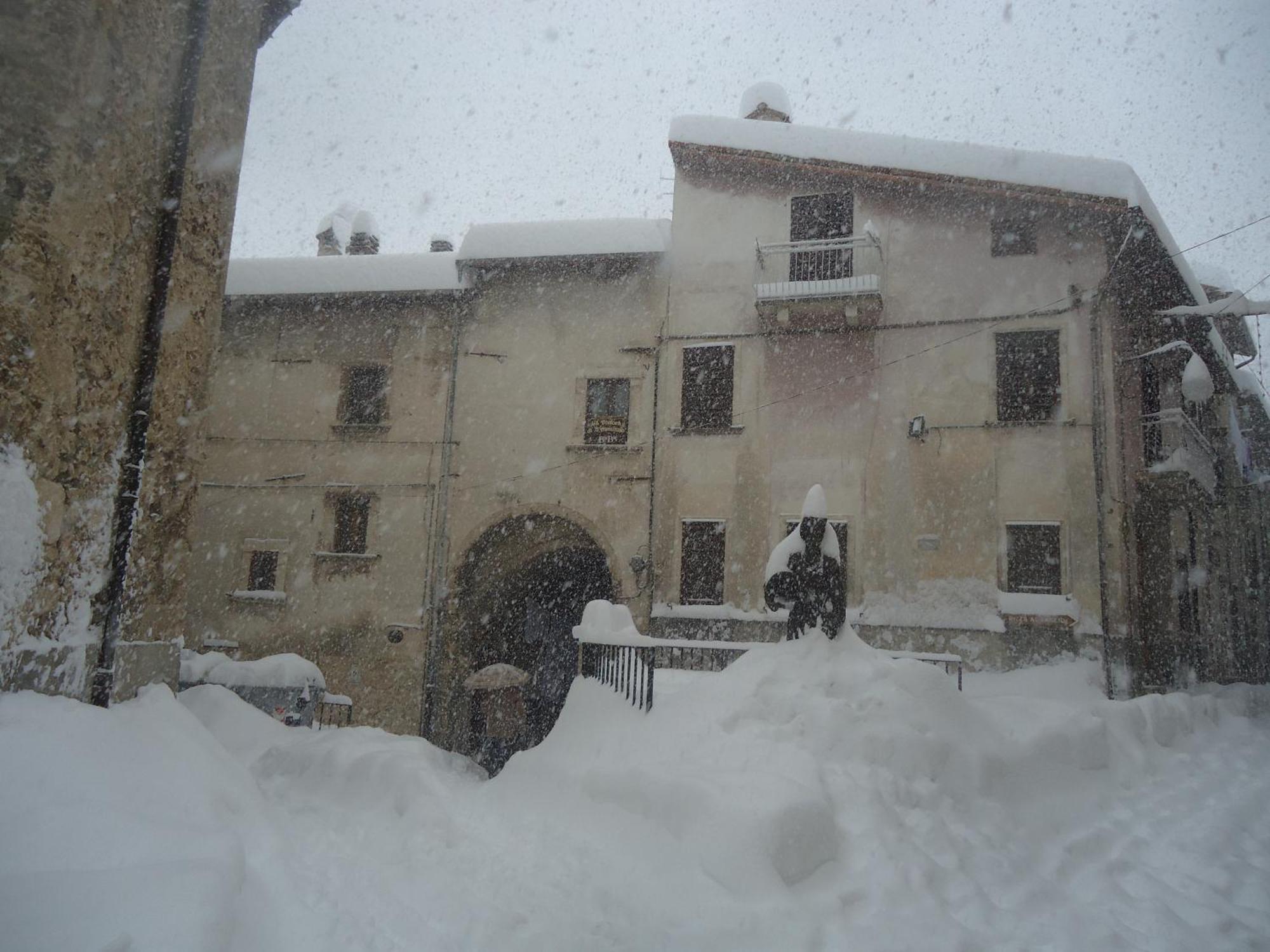 Bed and Breakfast La Dimora Di D'Annunzio Scanno Exterior foto